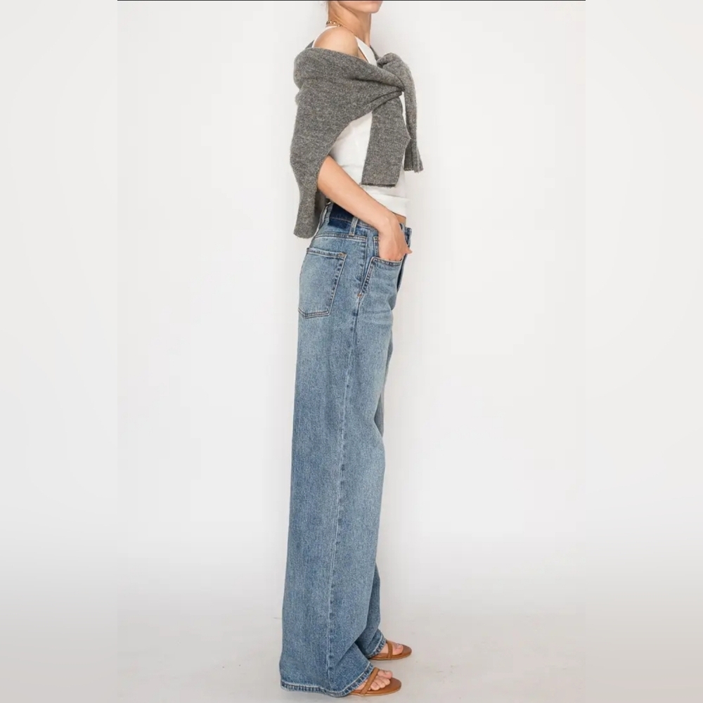 High-Rise Wide-Leg Women’s Jeans - Light Blue - Picture 3 of 6